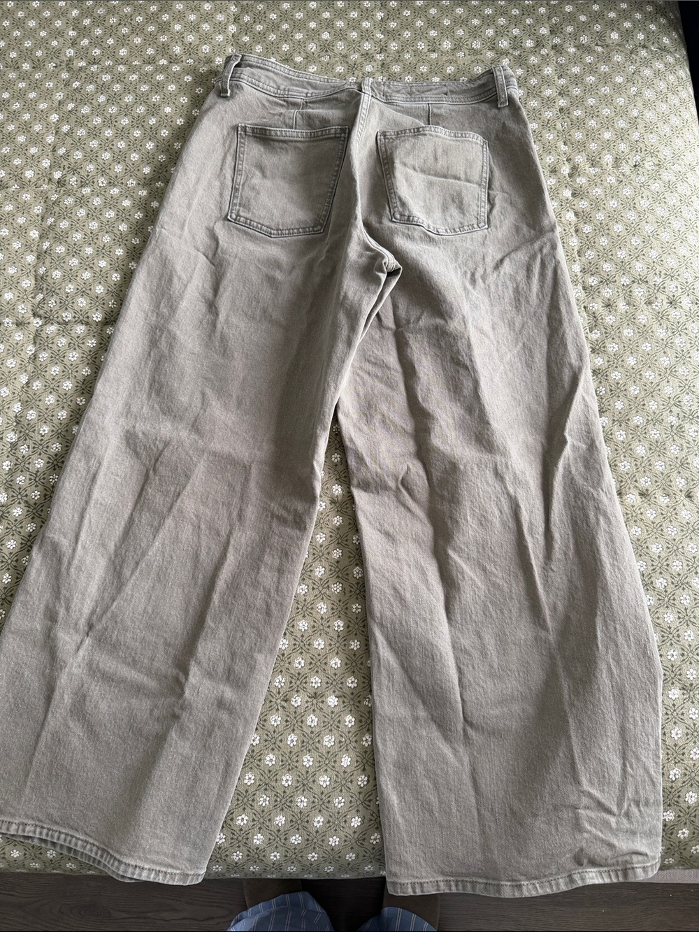 Universal Thread Wide Leg Women Jeans in Olive Green - Picture 2 of 3